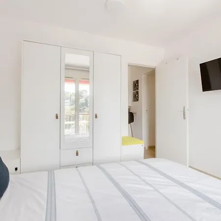 Private In Renovated - Tram 1 Min Walk Homestay szállás Nizza